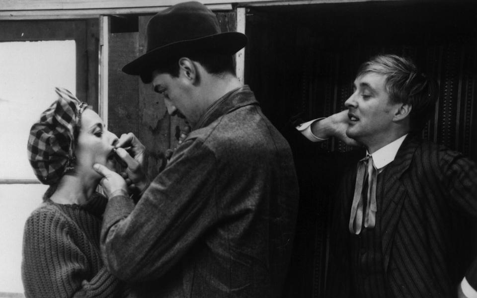 «Женщина есть женщина»