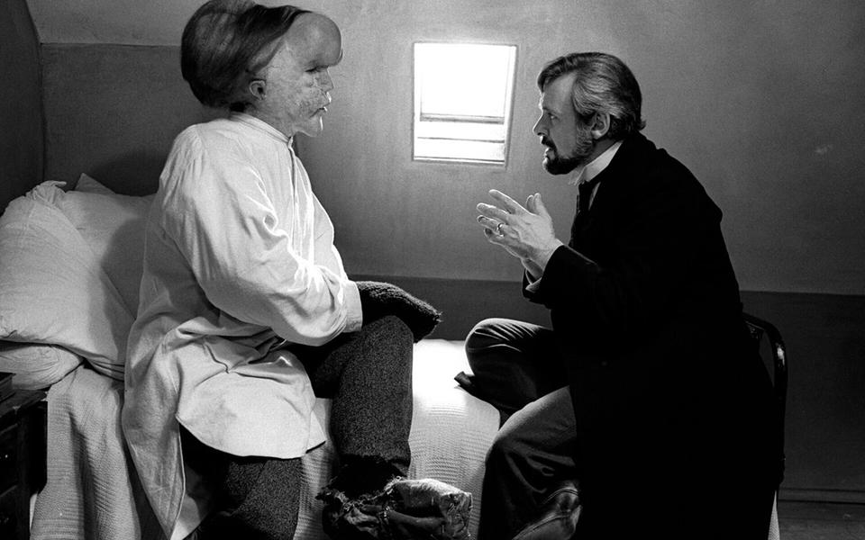 «Человек-слон»