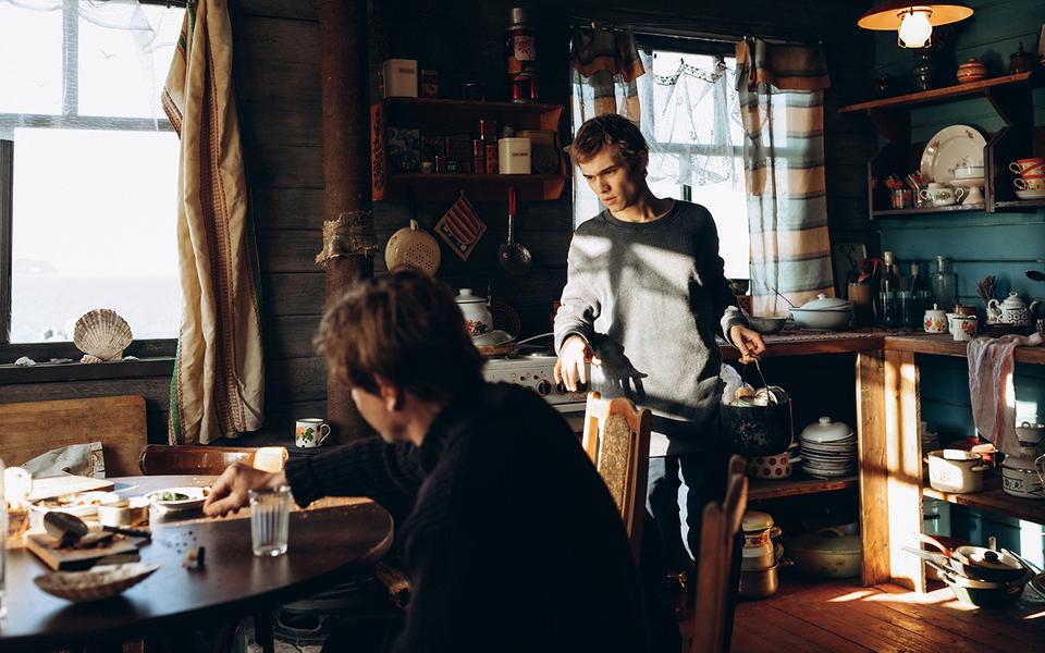 «Большая земля»